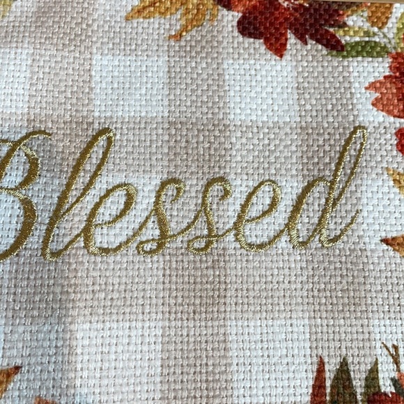4 Blessed Embroidered Placemats Wreath - Picture 4 of 5